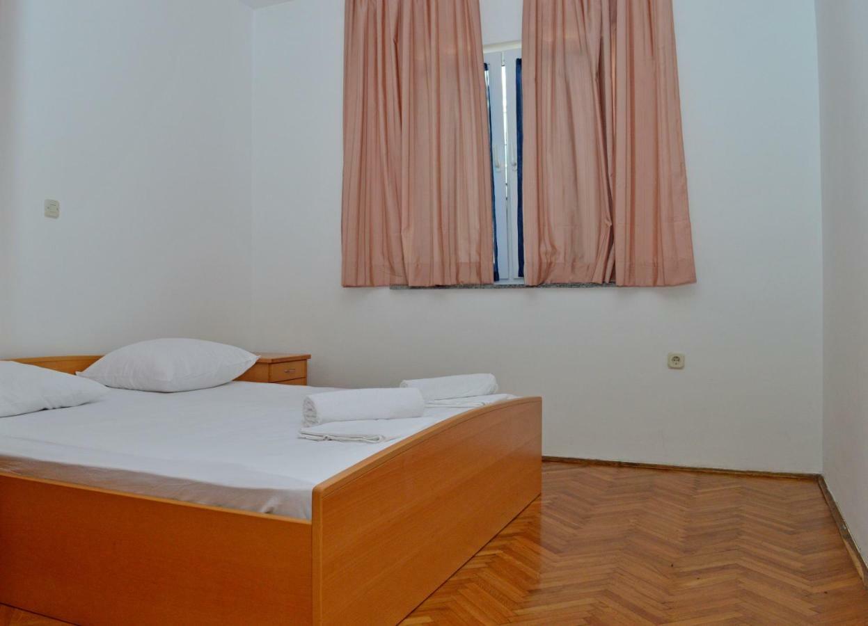 Apartments Macak Novalja Buitenkant foto